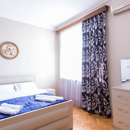 באטומי Hotel Cattaleya מראה חיצוני תמונה