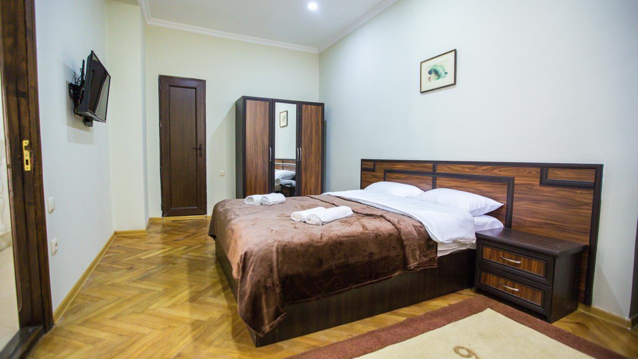באטומי Hotel Cattaleya מראה חיצוני תמונה