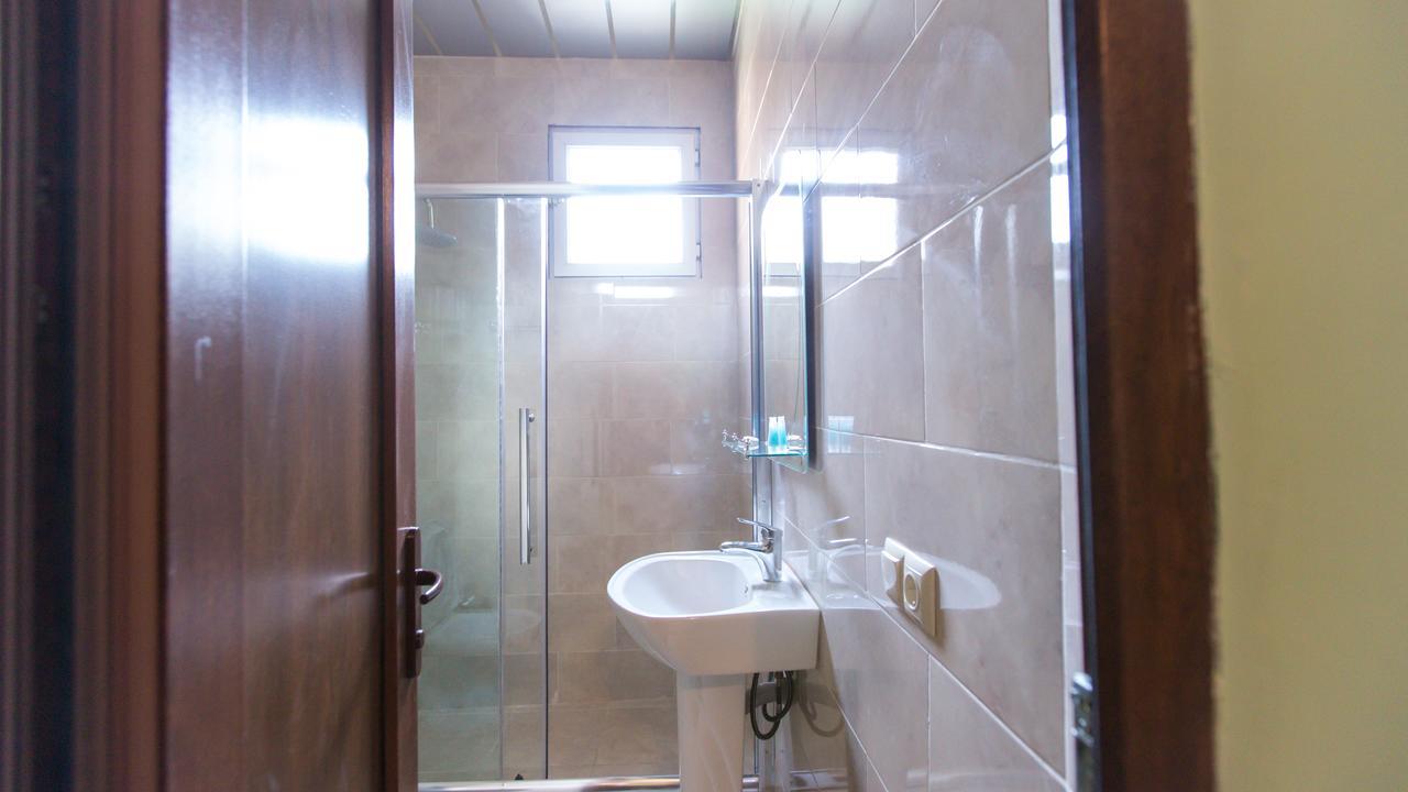 באטומי Hotel Cattaleya מראה חיצוני תמונה