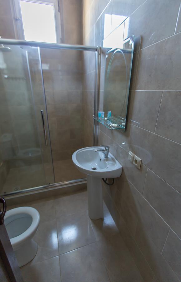 באטומי Hotel Cattaleya מראה חיצוני תמונה