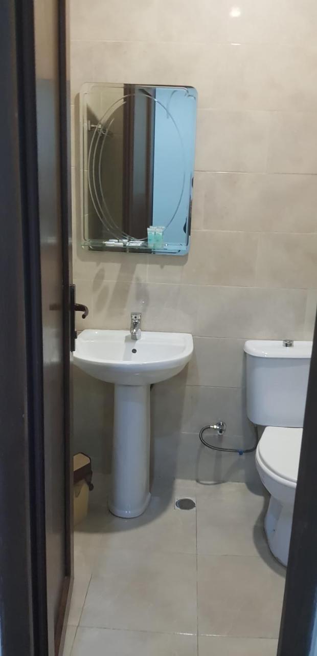 באטומי Hotel Cattaleya מראה חיצוני תמונה